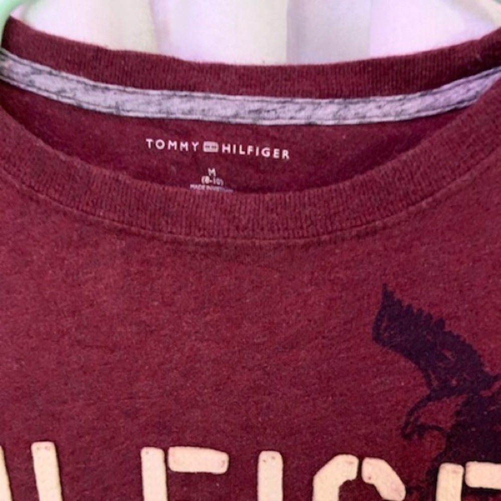 Little boys Tommy Hilfiger and O’Neill t shirts.